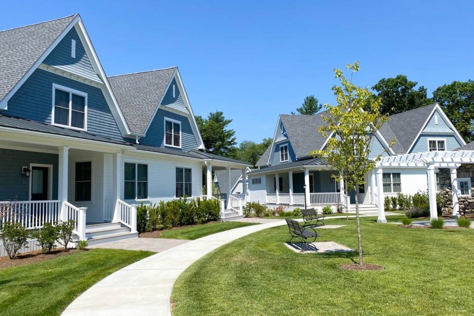 Townhouses on the common green connect to public walkways with seating.